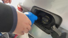 Dôležitá močovina pre diesle sa míňa už aj autoservisom. Po jej výpadku vodiči zrejme začnú improvizovať