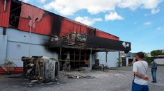 Potýčka medzi indonézskymi gangmi sa skončila požiarom diskotéky. Zahynulo najmenej 19 ľudí