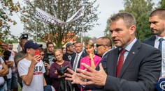 Rodičia už rok bojujú, aby sa ich deti mohli učiť po slovensky. Nepomohol im ani premiér