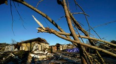 Tornáda v Kentucky zabili najmenej 64 ľudí, príde tam aj Biden