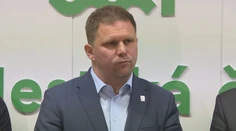 Potichu si poslal peniaze na vlastných 151 účtov. Megapodvod zamestnanca v Petržalke, končí starosta Hrčka