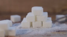 Nie soľ, ale pomaly to bude cukor nad zlato. Opäť si zaň priplatíme