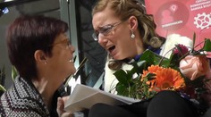 Nehovorí a je uväznená v nevládnom tele. Aj tak napísala knihu a urobila veľké gesto