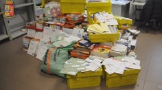 Poštár roky nedoručoval ľuďom zásielky. Pozrite sa, čo ukrýval v garáži