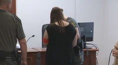 Pred vraždou svojich dcér napísala maily, z ktorých mrazí. Na súde zazneli vážne obvinenia voči ich otcovi