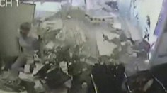 Nad touto úradníčkou stáli všetci anjeli. Do kancelárie vletelo auto