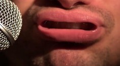 Ústa beatboxera v extrémne spomalených záberoch: Pozor na sliny!
