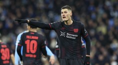 Mama slávneho českého futbalistu mala nehodu. Škody vznikli aj na policajných autách