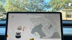 Ako dlho vám trvá nastaviť  klímu či rádio? Čím je auto modernejšie, tým je nebezpečnejšie