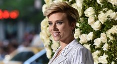 Po rozvode nová láska. Scarlett Johansson na verejnosti so známym mužom