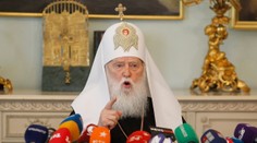 Ukrajinský patriarcha tvrdil, že COVID-19 je boží trest za sobáše gejov. Teraz sa ním sám nakazil