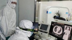 Čínski lekári oznámili, že pacientom s koronavírusom pomáha tento prípravok na chrípku