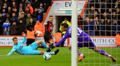 Newcastle s Dúbravkom remizoval v Bournemouthe, West Ham otočil zápas proti Huddersfieldu