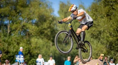 VIDEO: Hazard so zdravím či len frajerina na bicykli? Poprad hostil európsky majstrák v cyklotriale