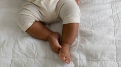 Britániou otriasol šokujúci prípad: Polícia objavila opusteného novorodenca. Už tretieho od tých istých rodičov