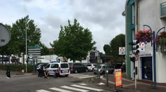 Rukojemnícka dráma v Bruseli. Muž ohrozoval ľudí nožom v supermarkete