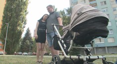 Poisťovňa im nechce preplatiť  celú liečbu. Rodičia ťažko chorej Laury stoja pred dilemou