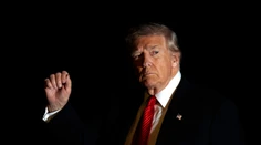 Európa zvažuje použitie „ekonomickej bazuky“. Trumpove clá sú otvorené vydieranie, tvrdí odborník