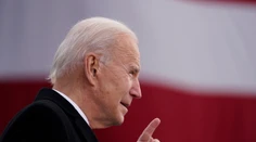 Biden obnovil zákaz cestovania z väčšiny Európy, platí aj pre JAR