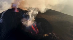 Etna naďalej komplikuje dovolenky na Sicílii. Rušia stovky letov