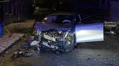 Vodič pod vplyvom drog sa dal na útek. Policajná naháňačka sa skončila haváriou