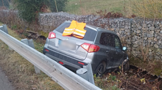 S autom skončila v potoku, z miesta nehody odišla pred príchodom polície. Za volantom mala sedieť dcéra ministra Blanára