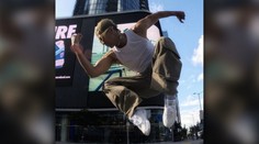 Tancoval aj pre Rickyho Martina. Bryan sa na Slovensko sa vracia, aby učil mladých tanečníkov