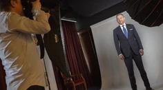 Novozvolený prezident má za sebou prvú protokolárnu povinnosť. Vyhotovili mu oficiálny portrét