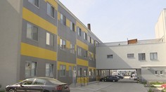 Po roku sme sa vrátili do katastrofálnej bytovky v Rovinke. Mali problém s fekáliami