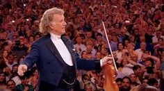 Pódiá mu patria už 35 rokov. Svetoznámy holandský dirigent a huslista André Rieu zavítal na Slovensko