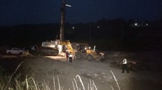 Na Kysuciach takmer na koľajnice spadla 75-tonová vrtná súprava. Následky by boli fatálne