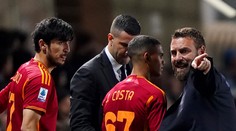 Nepodarilo sa mu uspieť v lige ani v Košiciach. Status legendy nestačí, AS Rím vyhodil trénera De Rossiho