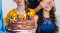 Prečo na narodeninovej torte sfukujeme sviečky? Tradícia má prekvapivo dlhú históriu