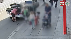 Český Robin Hood? Muž sa v Brne vkradol do zaparkovaného luxusného vozidla, odcudzené veci rozdal okoloidúcim