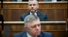 Prieskum dôveryhodnosti: Pellegrini sa vzdialil Ficovi, výrazný skok jedného z opozičných lídrov