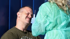 Marian Kotleba mal pozitívny test, poslancov čaká testovanie