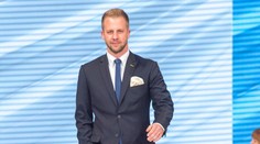 Známy markizák v úlohe modela. Reakcia jeho manželky vás pobaví