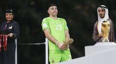 Martinez nezostal nič dlžný svojej povesti. Na Ligu majstrov prišiel v špeciálnej šiltovke a vytočil fanúšikov súpera