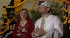 Cestujú po celom svete a všade majú svadbu. Teraz už 66. v poradí