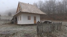 Unikátne domy z exkrementov: Takto sa žije v Zaježovej