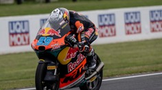 VIDEO: Hrozivá nehoda na pretekoch Moto3. Mladý Švajčiar je vo veľmi vážnom stave, údajne prekonal zástavu srdca