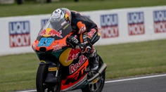 VIDEO: Hrozivá nehoda na pretekoch Moto3. Mladý Švajčiar je vo veľmi vážnom stave, údajne prekonal zástavu srdca