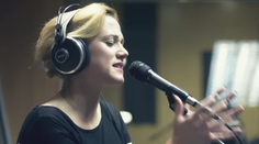 Emma Drobná prespievala známy slovenský hit. Jedným slovom pecka