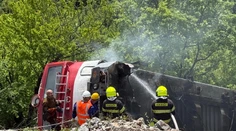 Sedem mesiacov od nehody. V Jablonove nad Turňou začali s odstraňovaním rušňa
