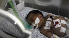 Zázračné dieťa: Zachránili ho z tela matky, ktorú zabili v Gaze