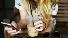 Vyzerá ako nevinný čaj. V jednom pohári môže byť až 50 gramov cukru