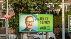 Debata v ČR: Ako najväčších spojencov nás súčasná vláda nevníma. Podľa Fialu hrozí, že Babiš ich zatiahne na východ