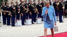 Francúzska prvá dáma podala žalobu na dve ženy za tvrdenie, že je transsexuálka