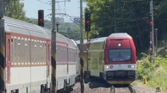 Cestovanie vlakom sa pre mnohých mení na lotériu. Železnice čoraz častejšie rušia spoje, chýbajú rušňovodiči