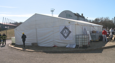 Na hraniciach robia mrazivé noci problémy. Vyhrievané stany ženy a deti dobre neuchránia